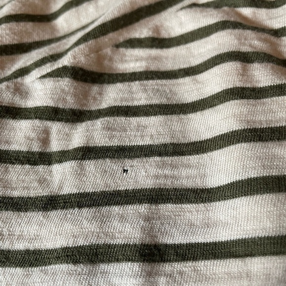 Chico’s army green and cream top - Picture 3 of 6